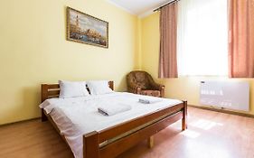 Квартира в центрі подобово на вулиці Коперника 26 біля Палацу Мистецтв